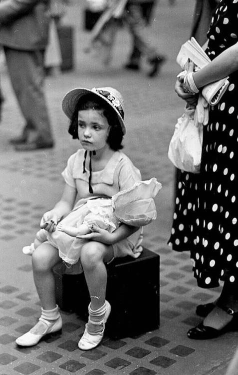 Ruth Orkin - Penn Station à New-York en 1947 Nudes & Noises