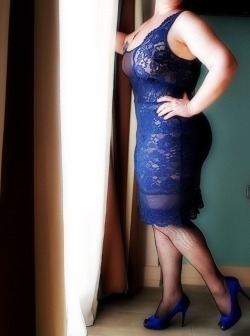 lookforalice:  What do you think of my blue lace dress? Should