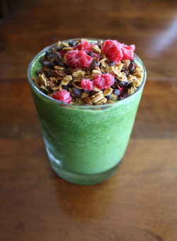 emigetsfit:  green smoothie topped with raw cacao nibs and frozen