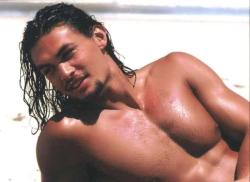 okmdq:  villain-lover:  Jason Momoa as Jason Ioane in Baywatch 