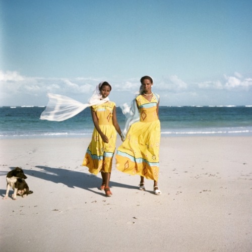africanfoto:  SOMALIA. 1958. Two young women strolling at the
