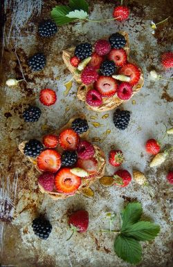 intensefoodcravings:  Peanut Butter and Berry Toast | Heather