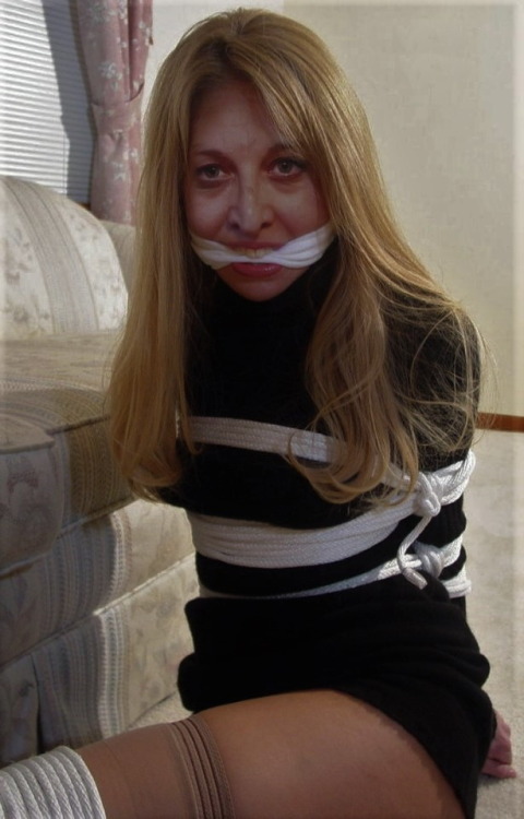 bondagehedgehog:  silviasouza:Crossdresser pantyhose tied gagged