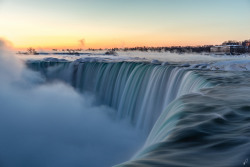 sixpenceee:  Niagara Falls during Sunrise(Source)