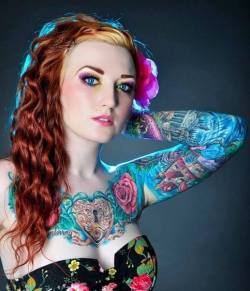 itattoobabes:  wome girls girls wome