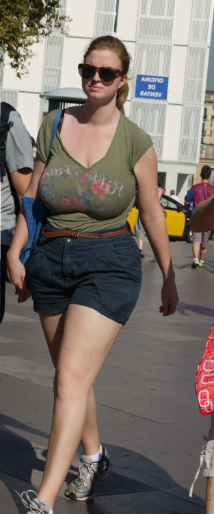 boobstitsperfectbodies:busty and voluptuous nn amateur street candid