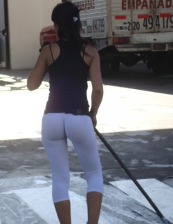 girlz-in-yoga-pants:  Another hot yoga pants pic has bee posted