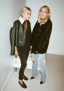 what-do-i-wear:  The Olsen Twins (image: lamodellamafia) 