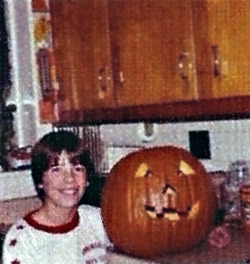tayloroo:  This teeny tiny Grohl is clearly blessing your spooky