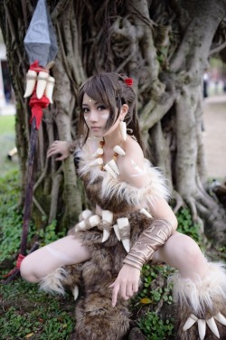 cosplayhotties:  awesome nidalee cosplay (if you know who the