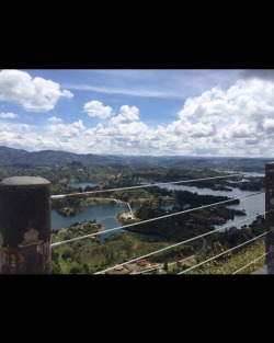 #guatape #pueblo #Colombia #elpenol #elpeñol #bigassrock almost