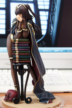 tinycartridge:  Hey, that Tharja figure turned out pretty nice!