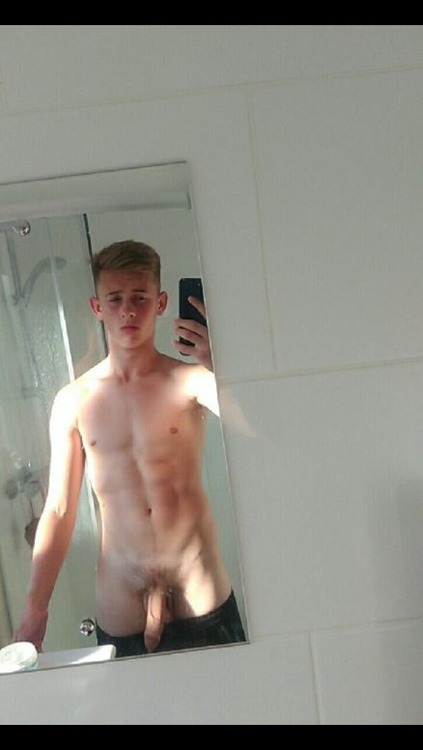 22 YO, 8.5 INCHES, HOT BLOND DUDE!!!