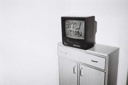the-room-got-heavy:  Dead TV