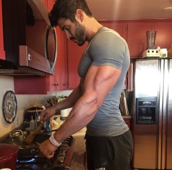 jewsquats:  lift-like-a-lady:  builddudebuild:  Danny Jones 