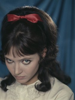 deadgirls:  annakarina.com - An Anna Karina Fan Site - Photo