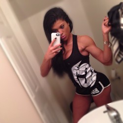 fitgymbabe:  Instagram: marycapz Great Pic! - Check out more