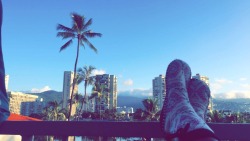 Waikiki & my girlfriends booties ❤️