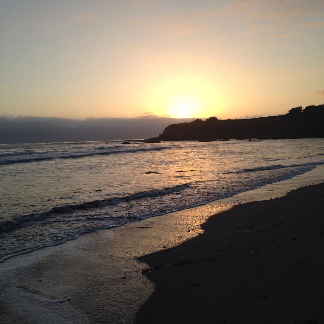 <p>Goodnight sun.  (at San Simeon Beach)</p>