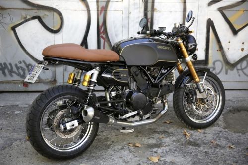 caferacerpasion:  ðŸ† Black & Gold, Ducati GT1000 â€ªBrat Styleâ€¬ by Nitrocycles.Muy guapa la personalizaciÃ³n de esta â€ªDucatiâ€¬ con toques racing y elegantes.http://www.caferacerpasion.com/ducati-gt1000-brat-style-nitro-cycles/