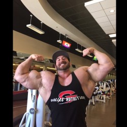 barbellsandbuttholes:  thick-sexy-muscle:  Craig Golias looking