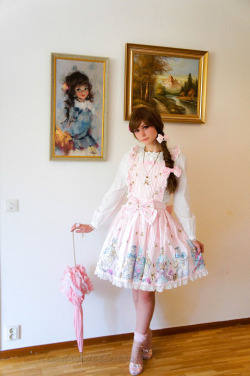 deadxsweetness:  My outfit for a lolita meet today. ( ^ ^ ) Angelic