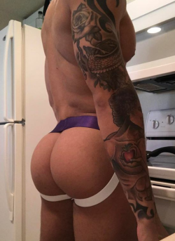 adictoalosculones:Gran culototototote de Jay (big ass Jay)😲😳😍😈🍑👅🍆💦