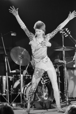 marley-manson:   In one routine, Bowie wore a see-through black