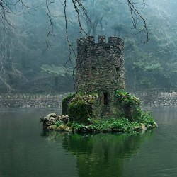 9gag:  Abandoned Celtic castle ruin 