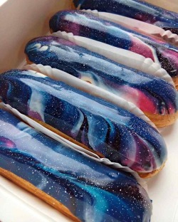 birdmatronpearl:  sosuperawesome:  Galaxy Éclairs by Musse Confectionery