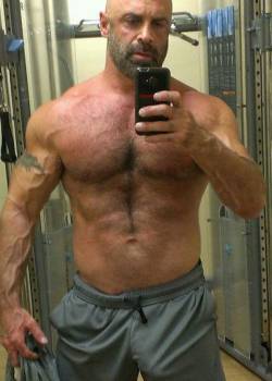 daddyhuntapp:  I want a long workout with this Daddy with lots