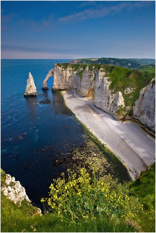 The needle and the eye (sea cliffs near the commune of Étratat, on the north-west coast of France)