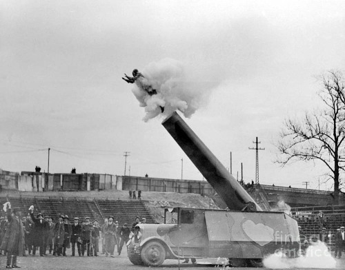 newyorkthegoldenage:The Human Cannonball, Hugo Zacchini, is shot