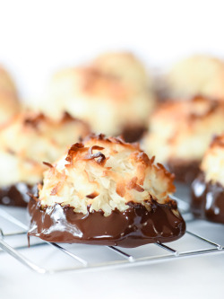 foodffs:  Chocolate Dipped Coconut MacaroonsReally nice recipes.