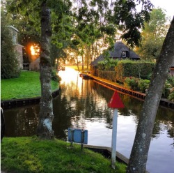 daddysdlg:  Bucket List!  Giethoorn, Holland is a magical little