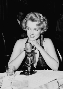 beauvelvet:  Marilyn Monroe at the premiere of Baby Doll, held