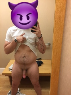 mypornforyou9892:  Proper dressing room pics 🙈😬🙈