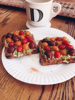 aubernutter:  dan-i-ns:  Ezekiel toast with vegan refried beans,