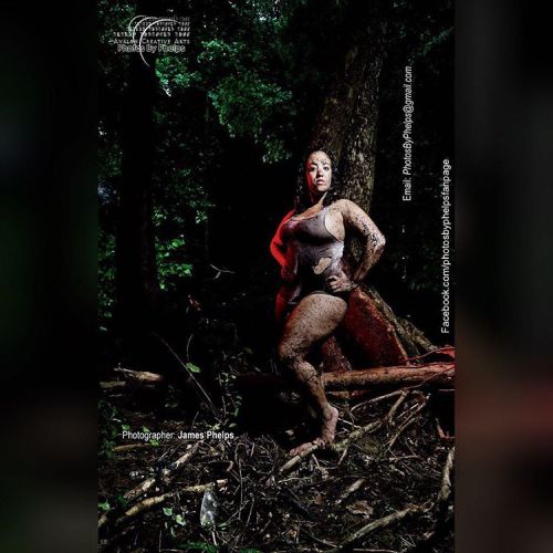 #throwback with Jackie A @jackieabitches as we did mud/grit shoot in the wooods. You know I had to get dramatic with the light as always!!! #woods #photosbyphelps #thick #latina #covergirl #mud #reallight