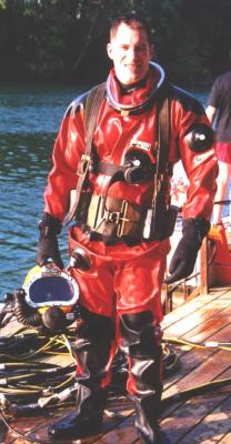 guysinrubberdrysuits:  Rubber Divers & Drysuits from the