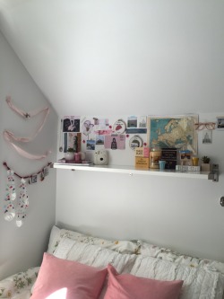 blossomcrowns:  My lovely little room additions ✨💕