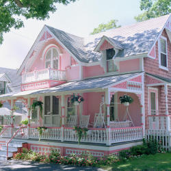angel-hues:   Pink House ♡ Source 