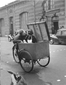 vintageeveryday:  Paris by Robert Doisneau: 23 fascinating black