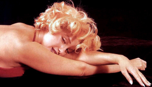 infinitemarilynmonroe:  Marilyn Monroe photographed by Milton