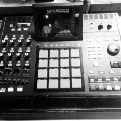 yvou:  Akai mpc5000 #akai #mpc #boss 