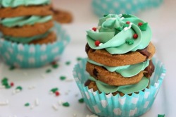 gastrogirl:  christmas tree cookie stacks. 