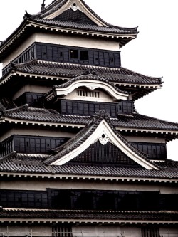 hiromitsu:  MATSUMOTO Castle by photo.jhassy on Flickr. 