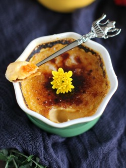 intensefoodcravings:  Pumpkin Pie Crème Brûlée | Peas and