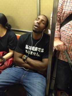 highlandvalley:  昨日ニューヨークの地下鉄にいた人。吹いたし。www