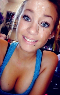 smilingcumfaces:  Sharing her newfound beauty.